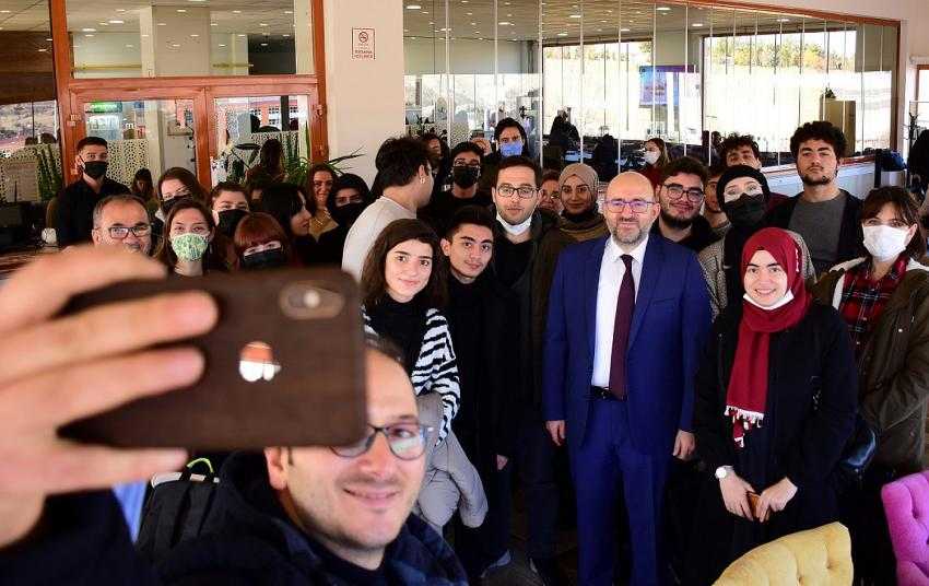 Rektör Korkmaz Sanat ve Tasarım Fakültesi Öğrencileri ile Buluştu