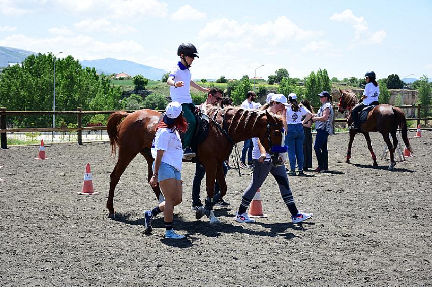 MAKÜ’de At Maneji ve Hipoterapi Alanının Açılış Töreni Gerçekleştirildi