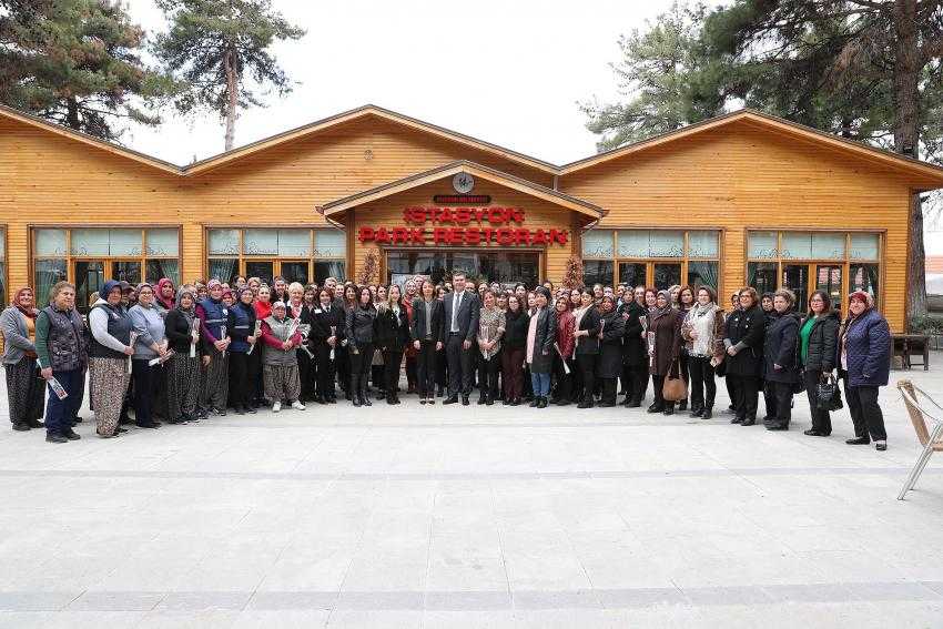 Başkan Ercengiz'den Kadın Personel ve Muhtarlara Yemek