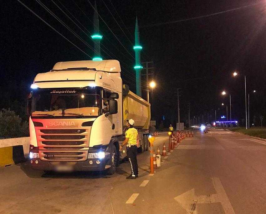 Emniyet Ekiplerinden Ağır Yük Taşıyan Araçlara Yönelik Özel Denetim