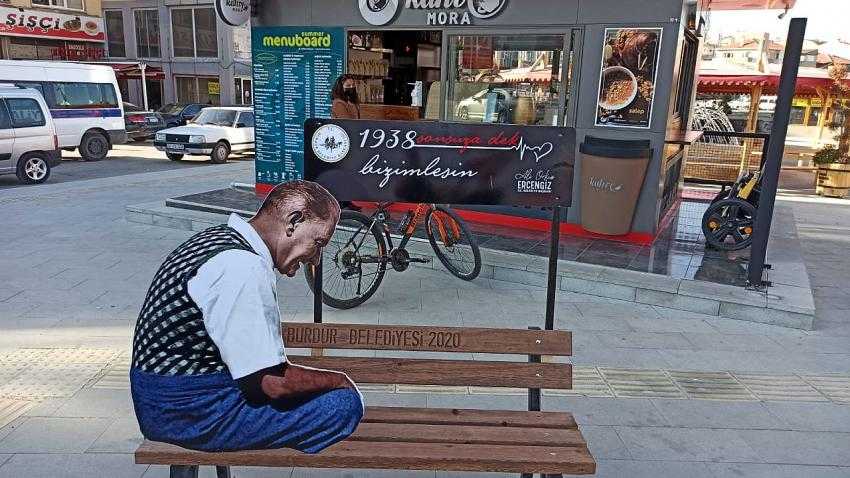 Burdur Belediyesi’nden ‘Atatürk’ çerçevesi