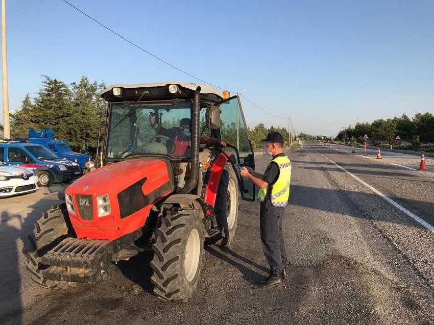 JANDARMA EKİPLERİNDEN KÖY YOLLARINDA TRAFİK DENETİMİ