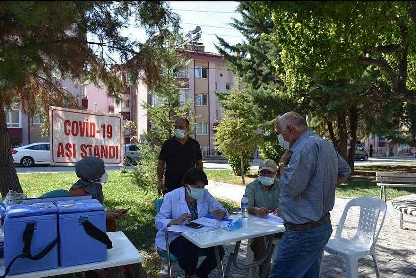 Burdur'da Parka Gelenler Aşı Oluyor