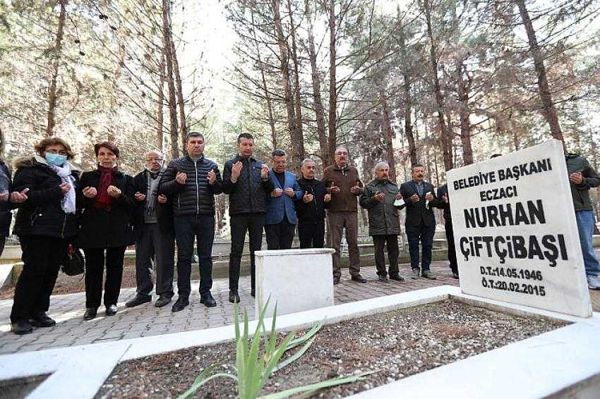 Eski Burdur Belediye Başkanı Nurhan Çiftçibaşı, mezarı başında anıldı