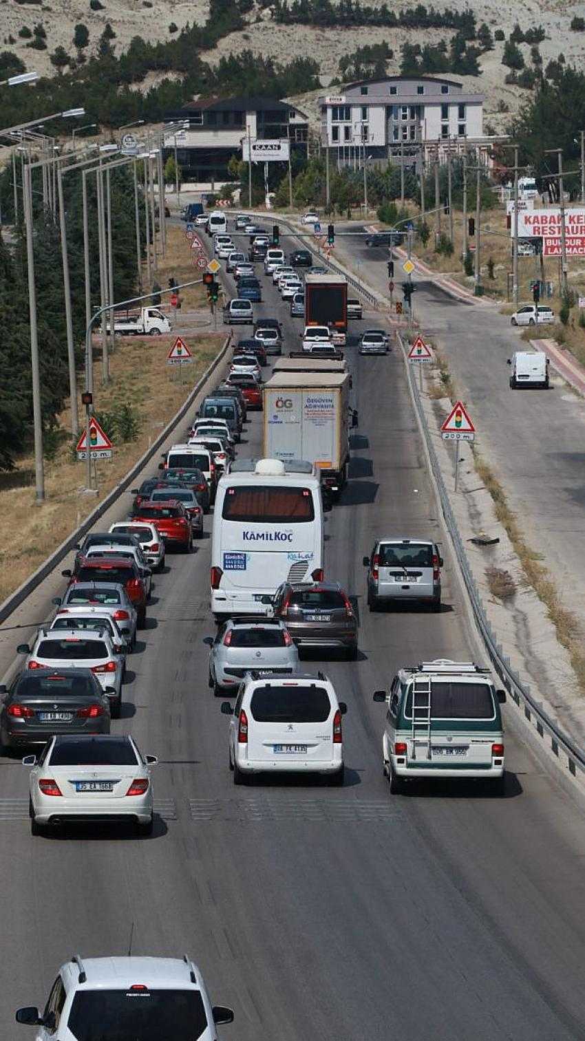 BURDUR’DA BAYRAM TATİLİ DÖNÜŞÜ YOĞUNLUĞU YAŞANDI