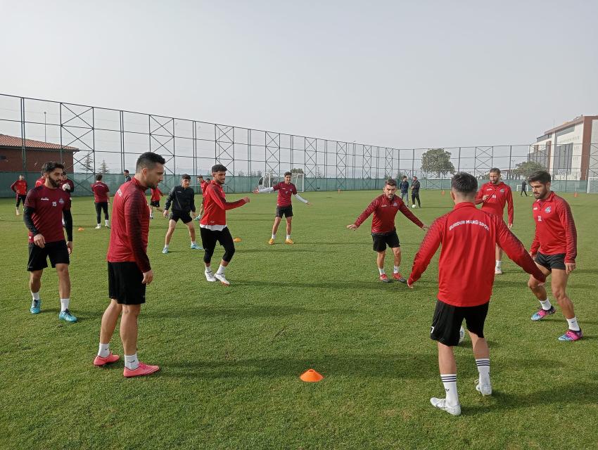 BURDUR MAKÜSPOR, NAMAĞLUP LİDERLİĞİNİ SÜRDÜRMEK İSTİYOR