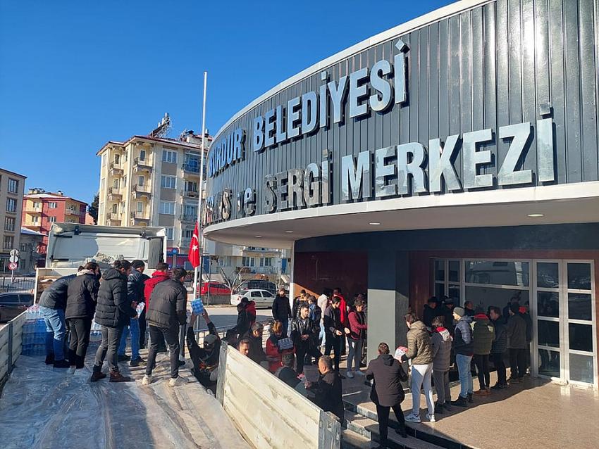 BURDUR’DA TOPLANAN YARDIMLAR DEPREM BÖLGELERİNE GÖNDERİLMEYE DEVAM EDİYOR