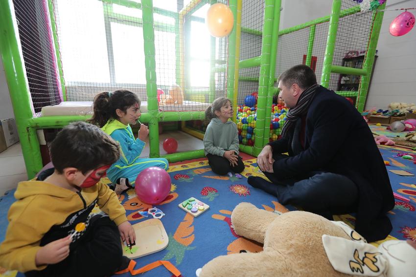 Depremzede çocuklar için oyun alanı oluşturuldu