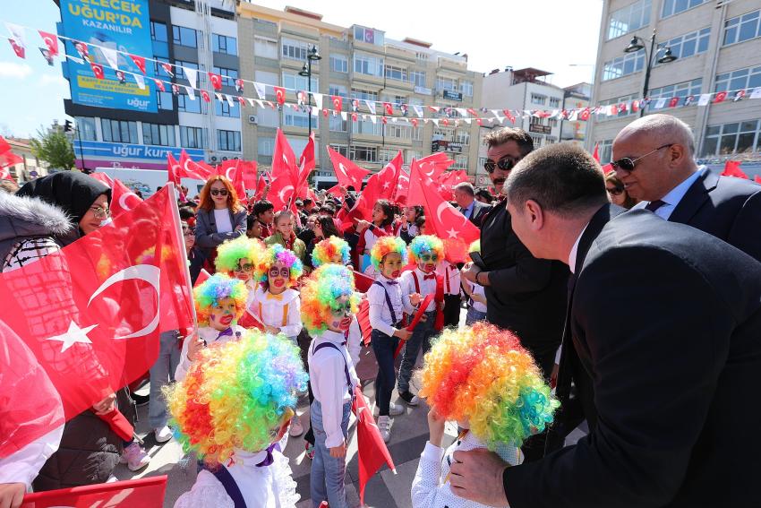 Burdur’da çocukların 23 Nisan coşkusu