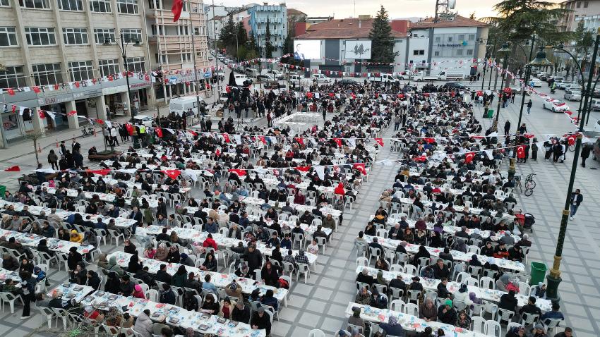 BURDUR’DA ÇOK FONKSİYONLU ‘CUMHURİYET MEYDANI’