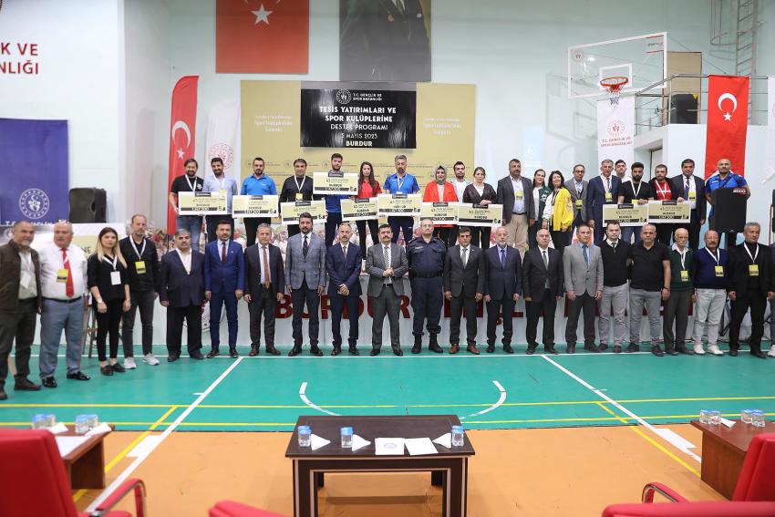 Burdur’da amatör spor kulüplerine ayni ve nakdi yardım