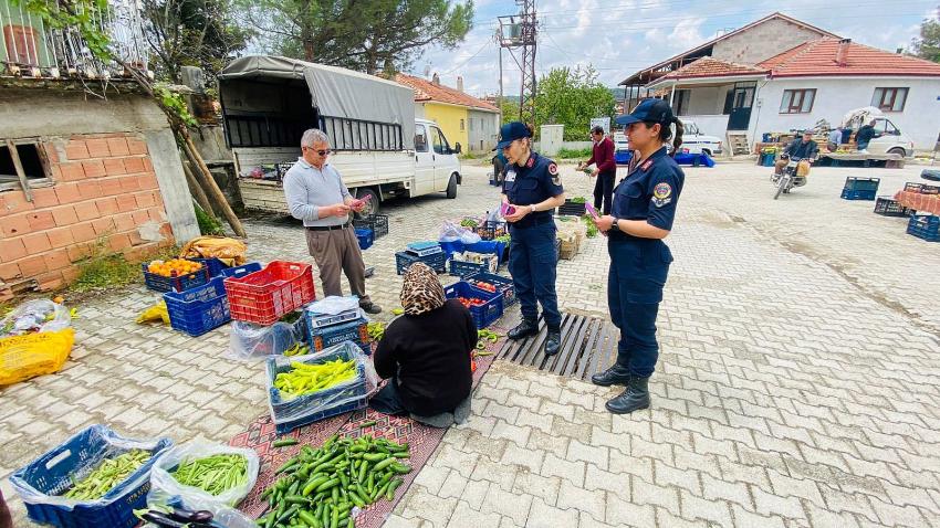 JANDARMA EKİPLERİ TARAFINDAN, AİLE İÇİ VE KADINA YÖNELİK ŞİDDETLE MÜCADELE EĞİTİM FAALİYETLERİNE ARALIKSIZ DEVAM EDİLİYOR