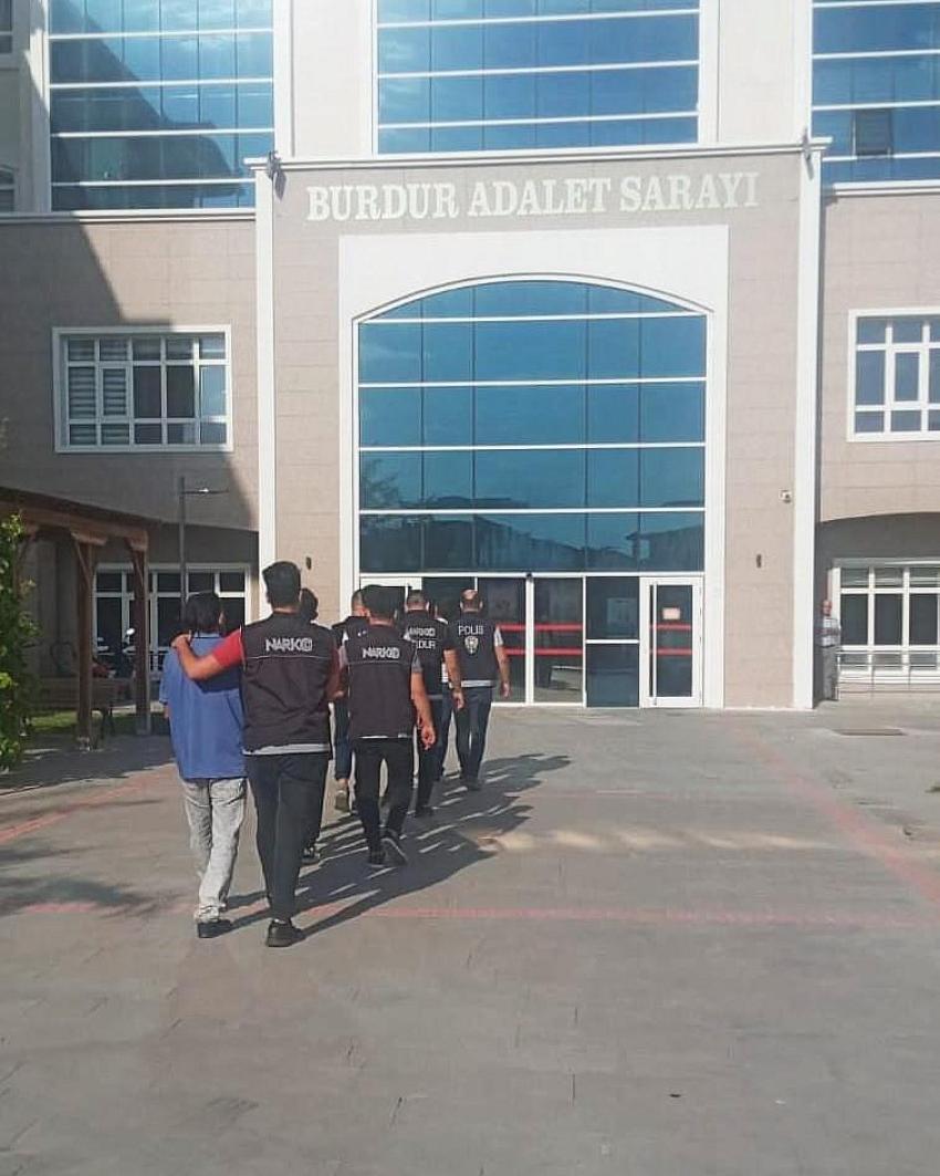 Burdur’da uyuşturucu operasyonu! 3 kişi tutuklandı