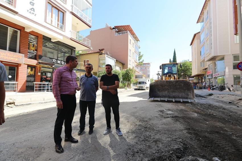 Burdur Belediyesi’nin sıcak asfalt atağı sürüyor