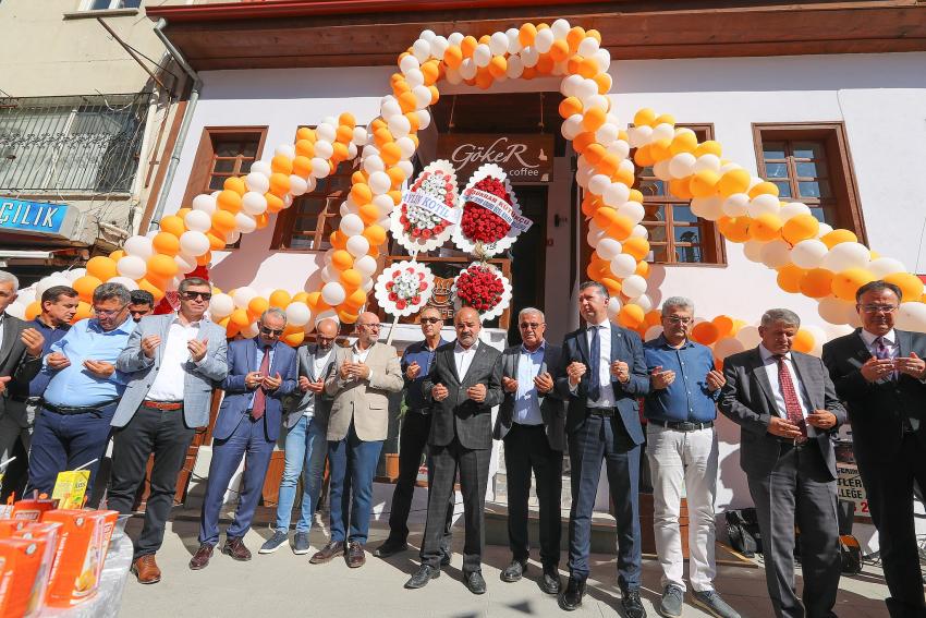 Göker Coffee Açıldı; ÖRNEK HAREKET… Geliri Gençlere Burs Olacak