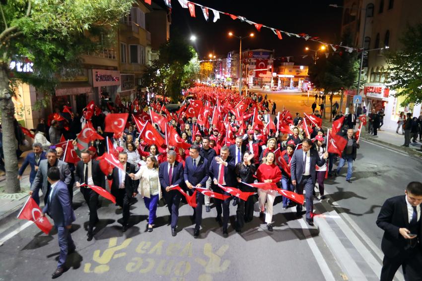 Burdur Belediyesinden 100. Yıl kortej yürüyüşü