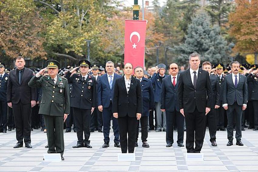 Cumhuriyet Meydanı’nda Atatürk’ün 86. Yıl Anısına Duygusal Tören