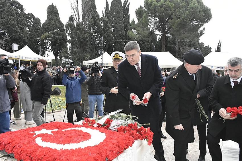 Mehmet Âkif Ersoy kabri başında dualarla anıldı