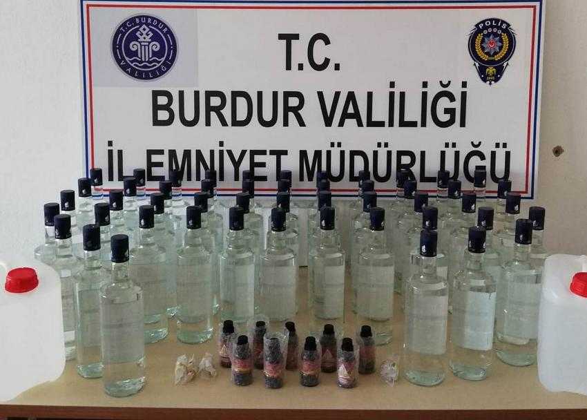 ALKOL KAÇAKÇILIĞI BASKININDA 8 KİŞİ GÖZALTINA ALINDI