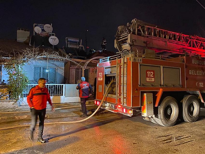 BURDUR’DA YANGIN KISA SÜREDE SÖNDÜRÜLDÜ