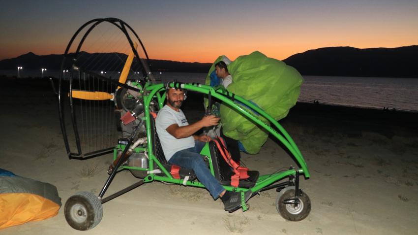 GÜN BATIMINDA PARAMOTOR VE PARATRİKE KEYFİ