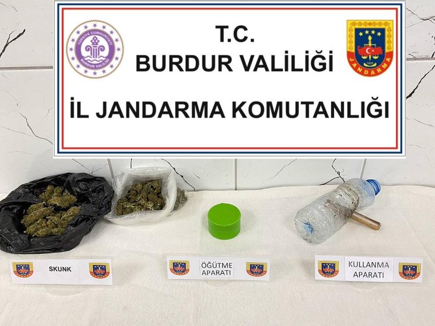 JANDARMA EKİPLERİNDEN UYUŞTURUCU VE KAÇAKÇILIK OPERASYONLARI