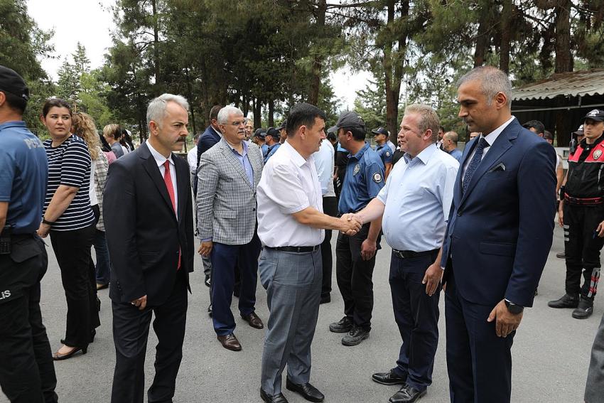 VALİ ARSLANTAŞ VE PROTOKOL ÜYELERİNDEN BAYRAM ZİYARETLERİ