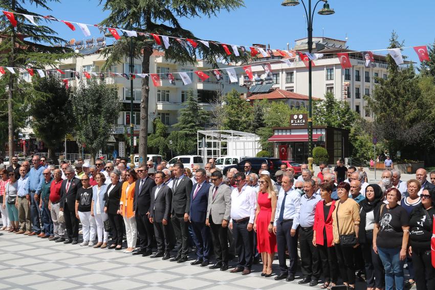 STK'lardan BURDUR’DA 30 AĞUSTOS ÇELENK SUNMA TÖRENİ