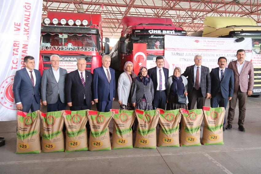 ÇİFTÇİLERE BUĞDAY VE ARPA TOHUMU DAĞITILDI