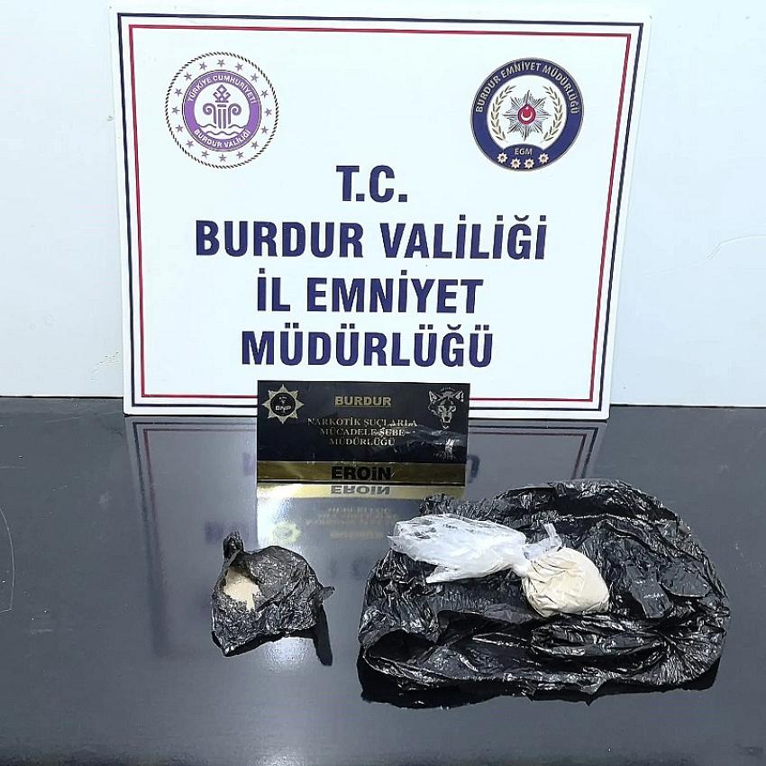 Burdur'da Otomobilden Çıkan Eroinle Yakalanan Şahıs Tutuklandı