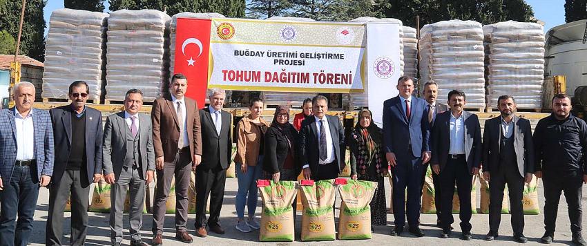 550 ÜRETİCİYE BUĞDAY TOHUMU DAĞITILDI550 ÜRETİCİYE BUĞDAY TOHUMU DAĞITILDI