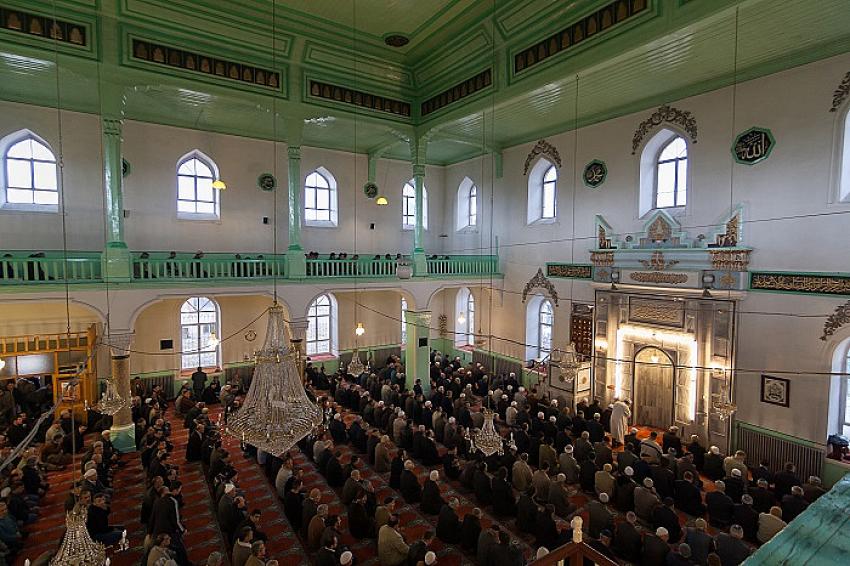 Burdur’da ilk teravih namazı kılındı