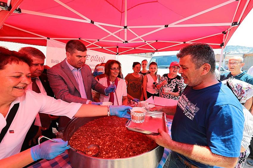 Başkan Ercengiz, Aşure dağıttı