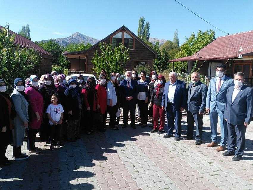 Ağlasun'da AK Parti'den İstifa eden çok sayıda kişi MHP'ye geçti