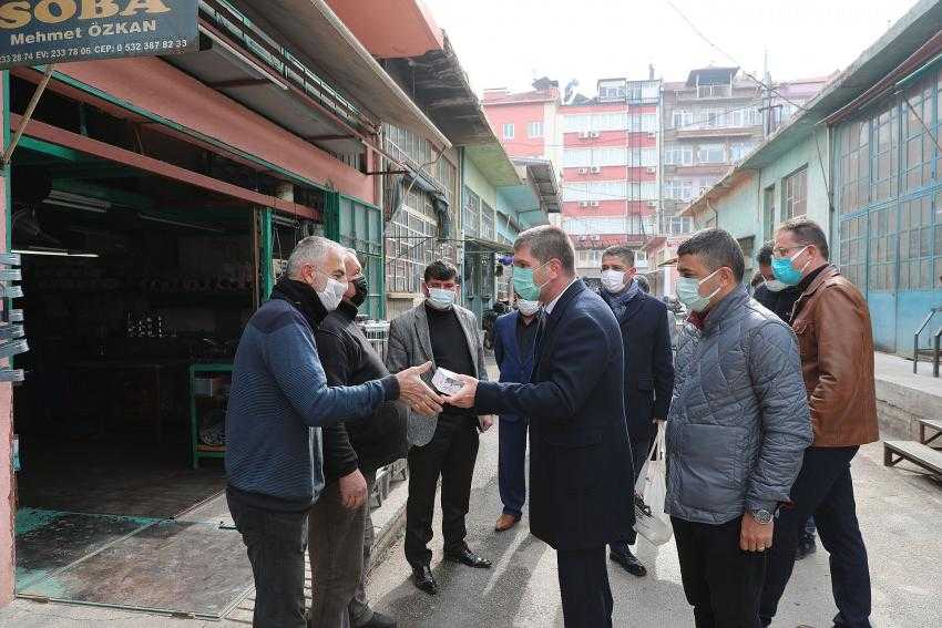 Başkan Ercengiz Arasta esnafını ziyaret etti