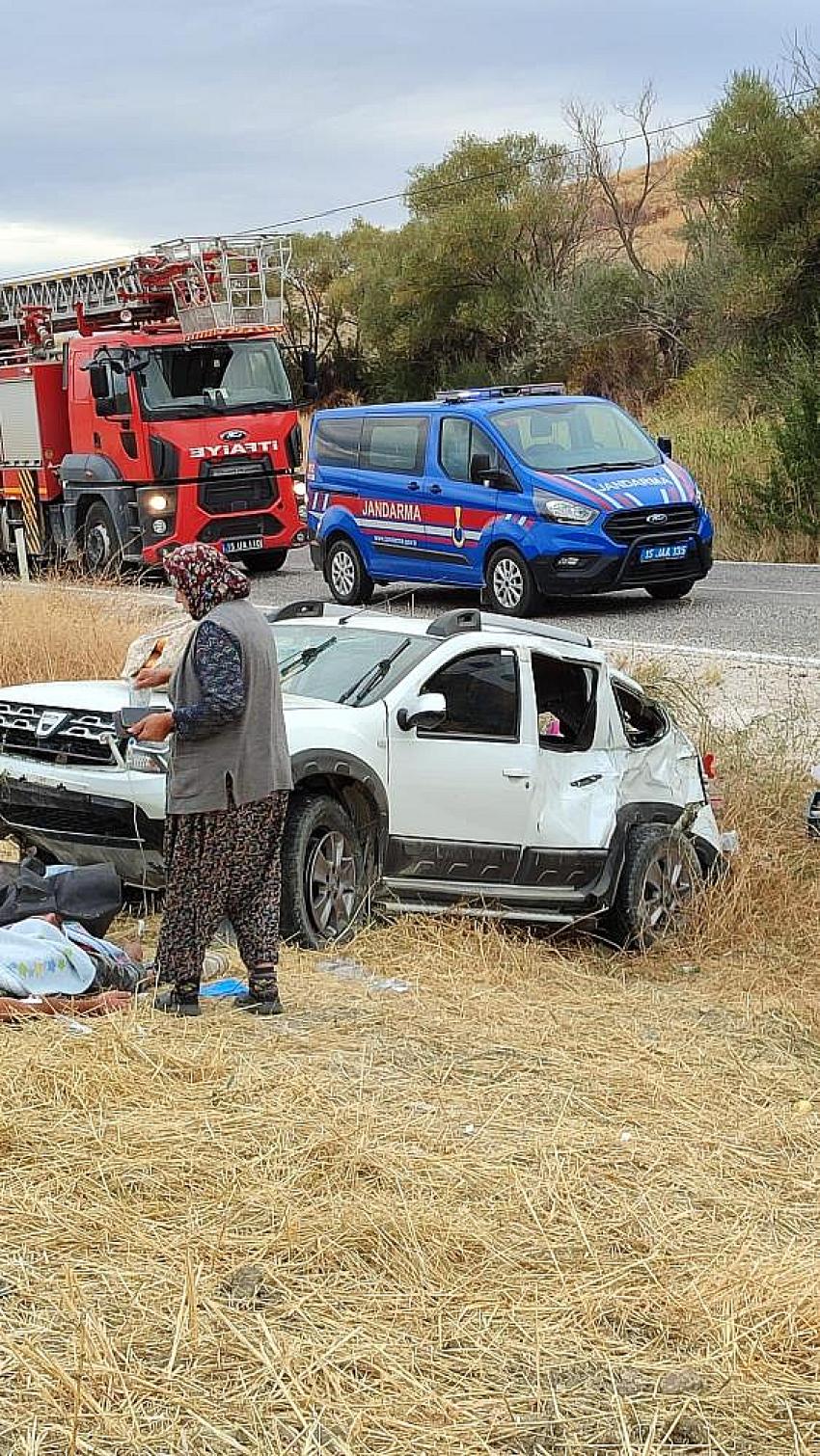 Burdur’da yola fırlayan domuza çarpan araç takla atarak şarampole uçtu: 1 ölü 4 yaralı