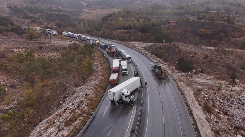 Burdur-Antalya yolunda kilometrelerce kuyruk