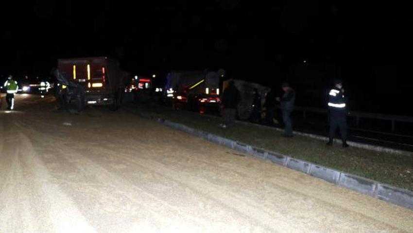 Burdur’da arpa yüklü TIR devrildi: 1 ölü, 1 yaralı