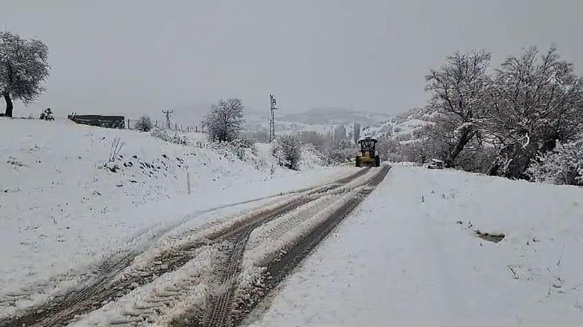 Burdur’da Köy Yolları Kar Altında