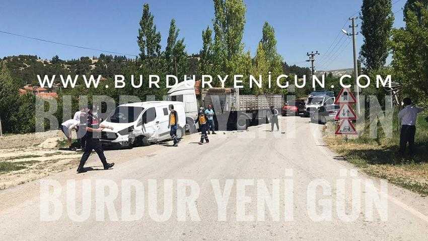 Büğdüz’de zincirleme kaza: 3 yaralı