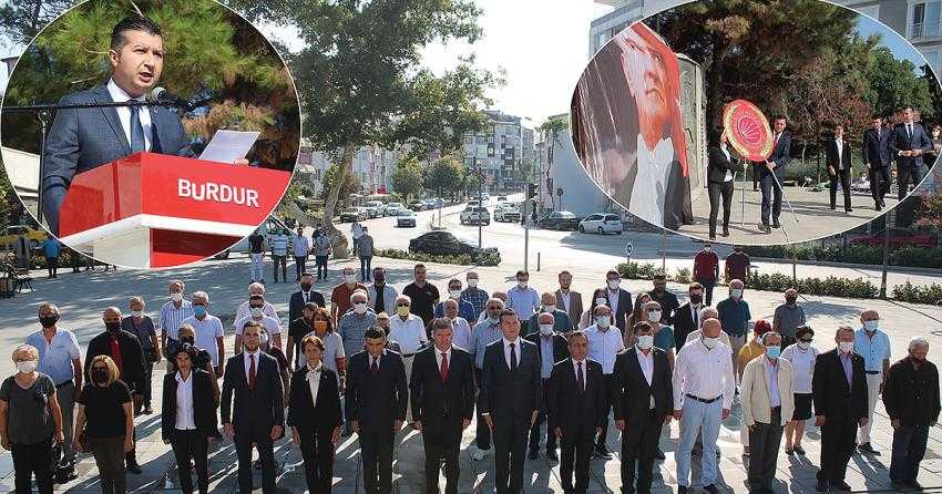 CHP’NİN 98. KURULUŞ YIL DÖNÜMÜ DOLAYISIYLA BURDUR’DA TÖREN DÜZENLENDİ