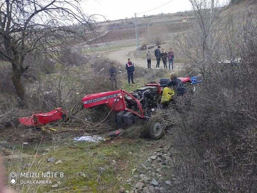 TAKLA ATAN TRAKTÖRÜN SÜRÜCÜSÜ AĞIR YARALANDI