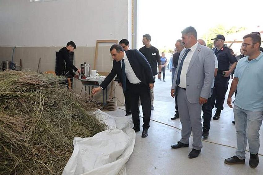 VALİ ÖKSÜZ, BURDUR’UN EN ĶÖKLÜ İLÇELERİNDEN TEFENNİ’DE