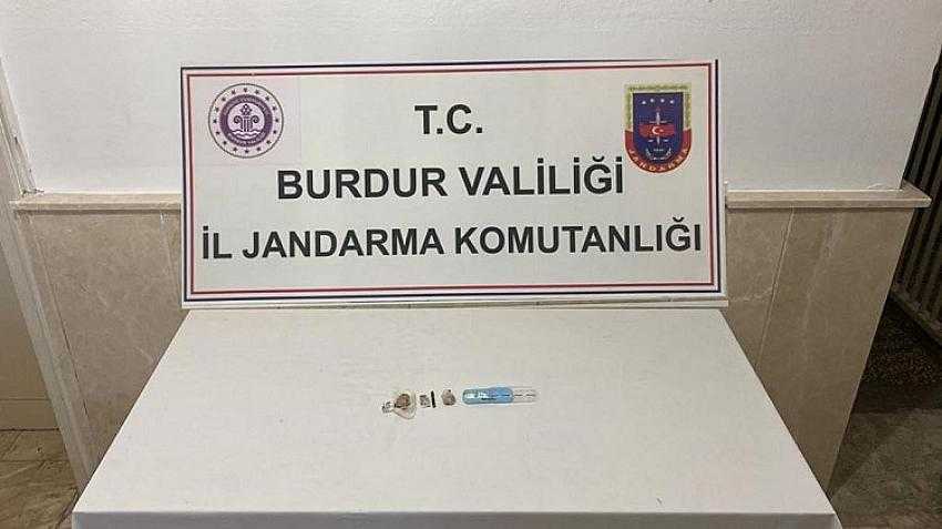 JANDARMA EKİPLERİ ZEHİR TACİRLERİNİ SUÇÜSTÜ YAKALADI