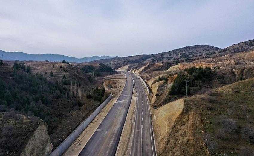 Isparta ve Burdur Dostluk Yolunun yarısı trafiğe açıldı