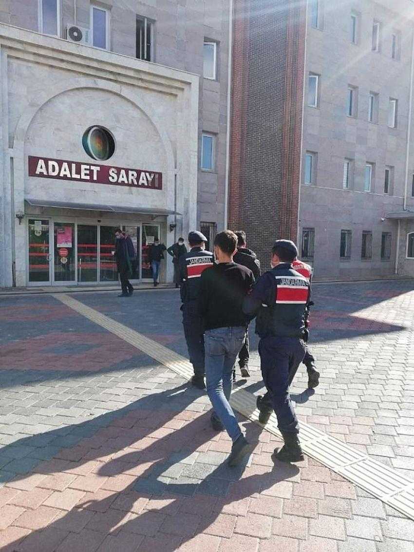 Isparta’da çalıp, Burdur Hayvan Pazarında sattılar