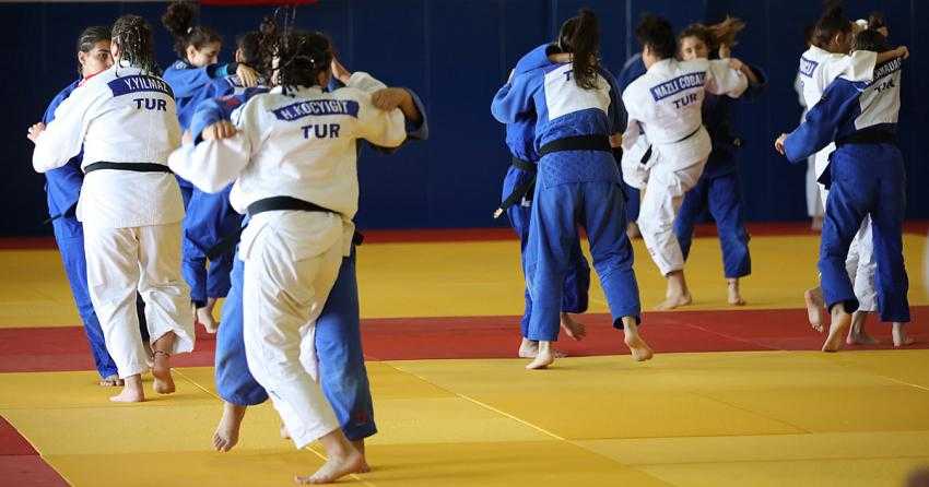 JUDO KADIN ÜMİT MİLLİ TAKIMI MAKÜ’DE KAMP YAPIYOR