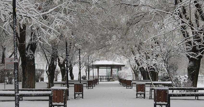 BURDUR’DA KAR YAĞIŞI KARTPOSTALLIK GÖRÜNTÜLER OLUŞTURDU