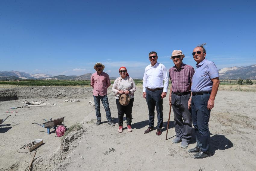 Başkan Ercengiz, Hacılar Höyüğünü gezdi