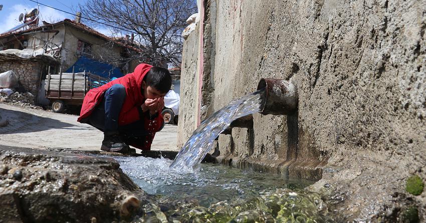 KÖYÜN İHTİYACINI KARŞILAYAN KAYNAK SUYU 6 YIL SONRA YENİDEN AKMAYA BAŞLADI